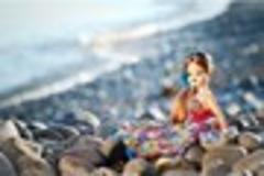 Sindy marks her 50th with coastal getaway
